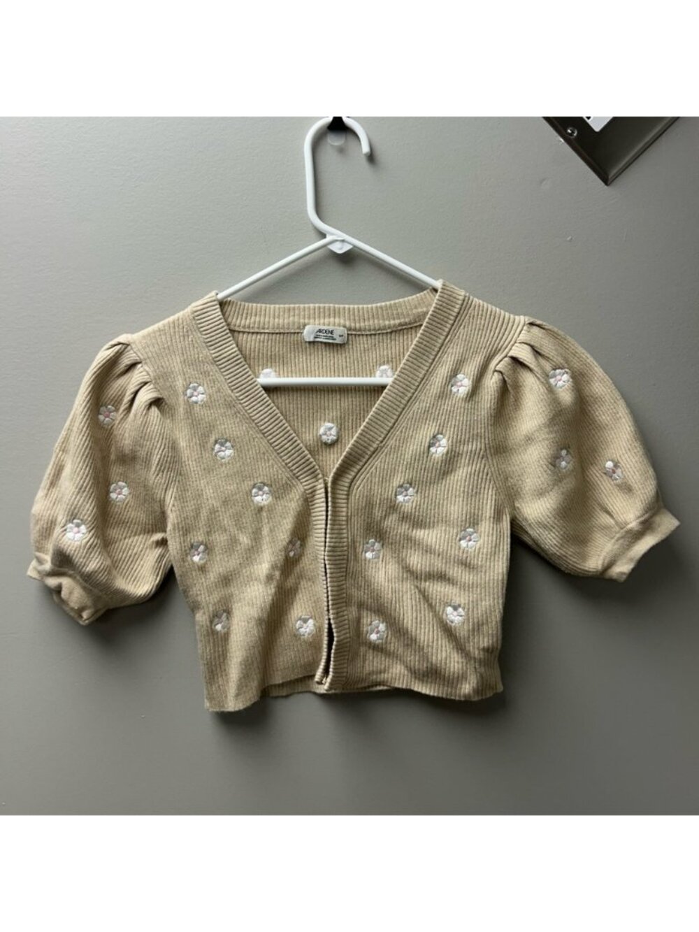 Ardene Women’s Light Brown Floral Embroidered Cropped Cardigan with Puff Sleeves